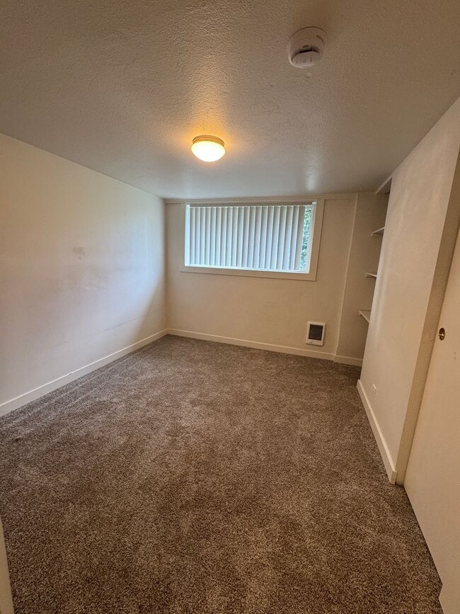 Building Photo - 3Bd/1Ba Mountlake Terrace House