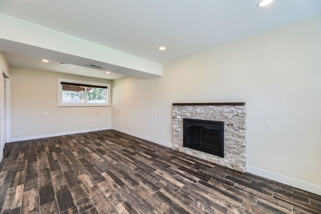 Building Photo - Excellent 4Bed/2Bath Home in Kirkland!