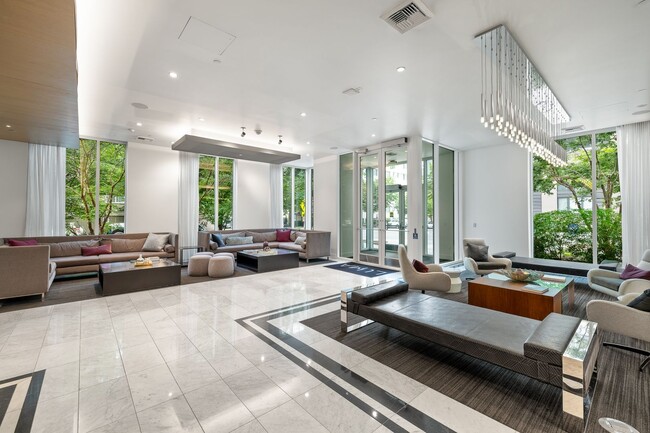 Building Photo - Luxurious 1 bedroom in Capital Hill!