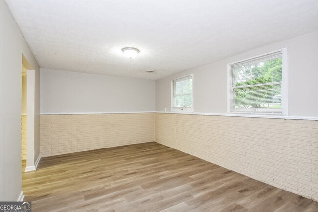 Building Photo - 3332 Chesterfield Ct