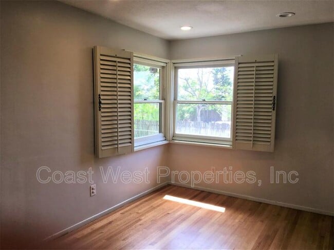 Building Photo - 4727 Glacier Ave