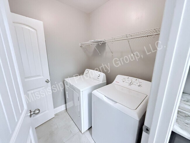 Building Photo - 4BR/4.5BA For Rent