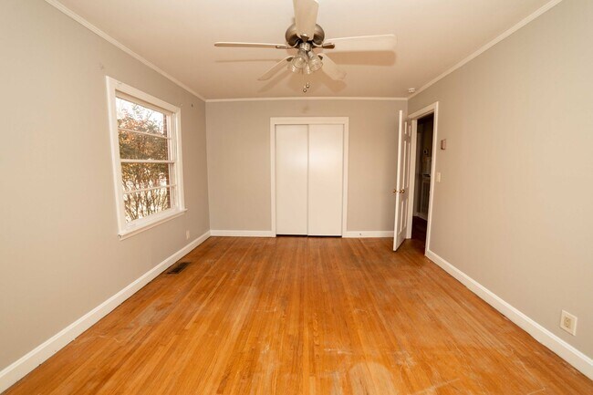 Building Photo - Charming Old Hickory Cottage with Vintage Character