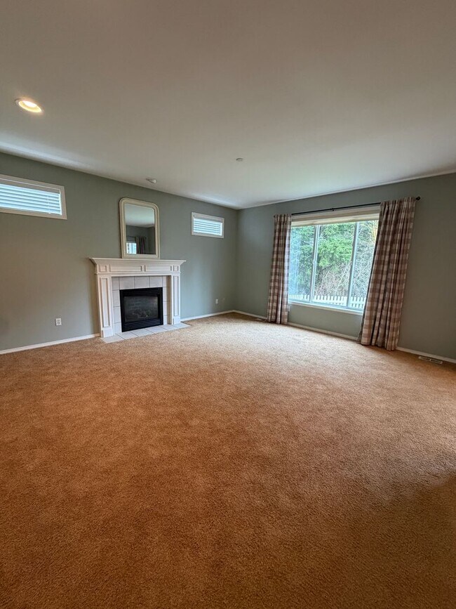 Building Photo - 2060 Hammond Ave