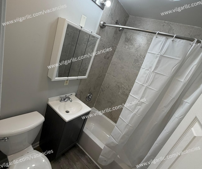 Building Photo - 2 Spacious Bedrooms • 1 Modern Bathroom + Rec Room home in Hammond, IN (Hessville Area)