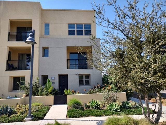 Building Photo - 202 Paramount