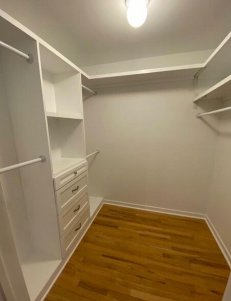 Building Photo - 261 Hedgerow Rd