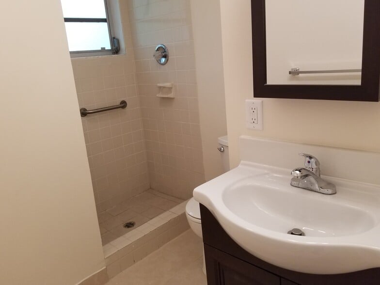 Building Photo - 2327 Polk St