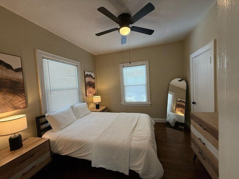 Building Photo - 2207 McCausland Ave