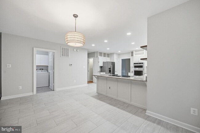 Building Photo - 2 English Hills Dr