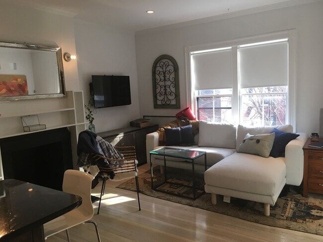 Building Photo - 336 Marlborough St