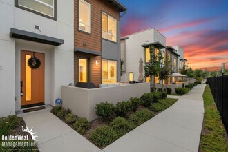 Building Photo - Modern 3Bdm 2.5Ba Unfurnished Town-Home in the Soltaire Community!