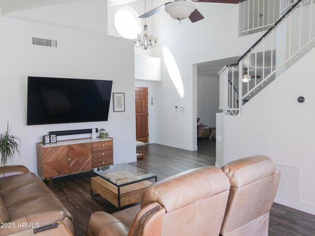 Building Photo - 306 E Stonebridge Dr
