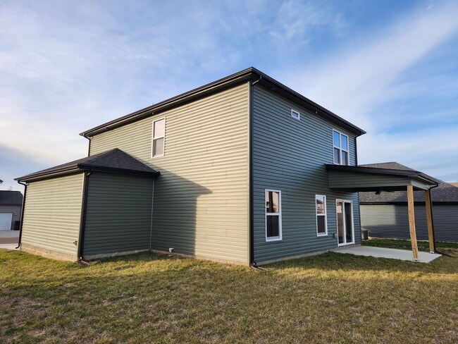 Building Photo - Welcome to Clarksville!