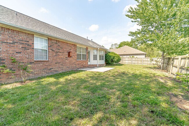 Building Photo - Beautiful Bentonville Home!