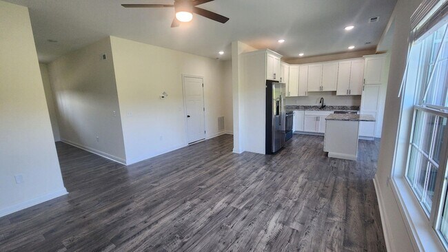 Building Photo - 929 Olympic Ct