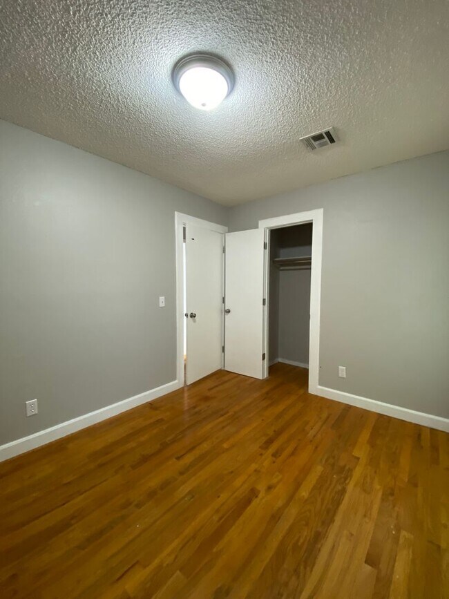 Building Photo - COMING SOON: 3 bedroom house with 2 baths in Broken Arrow!!