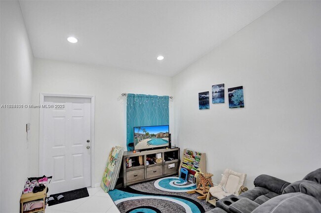 Building Photo - 2175 NW 77th Way