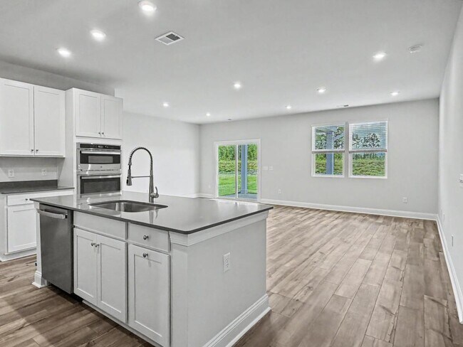 Building Photo - 7461 Linda Vis Ln