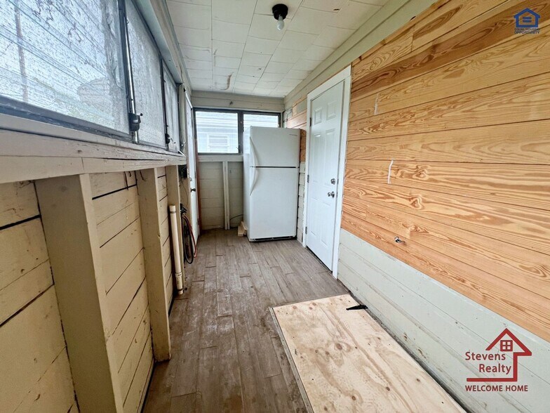 Building Photo - 2018 Walker Ave