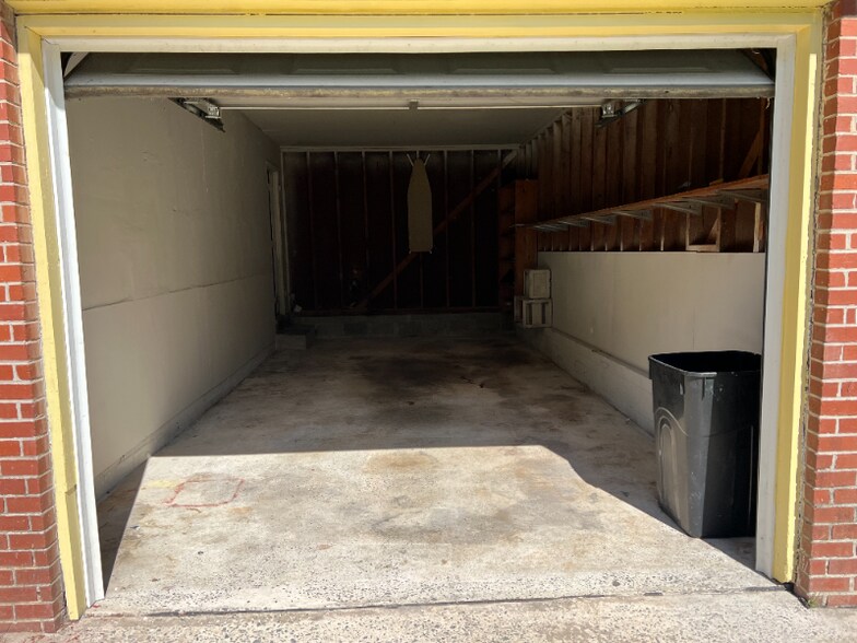 Building Photo - 1490 Cedar Creek Ln