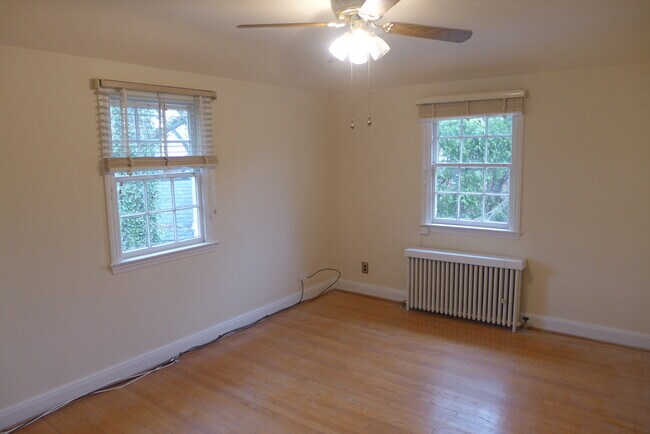 Building Photo - 300 Woodbourne Ave