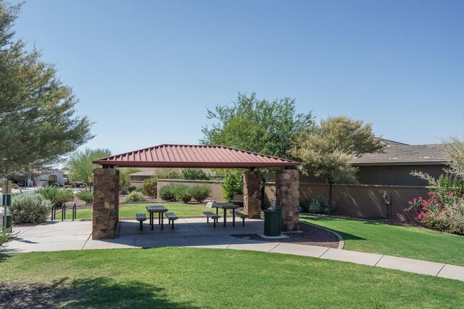 Building Photo - 18215 W Desert Sage Dr