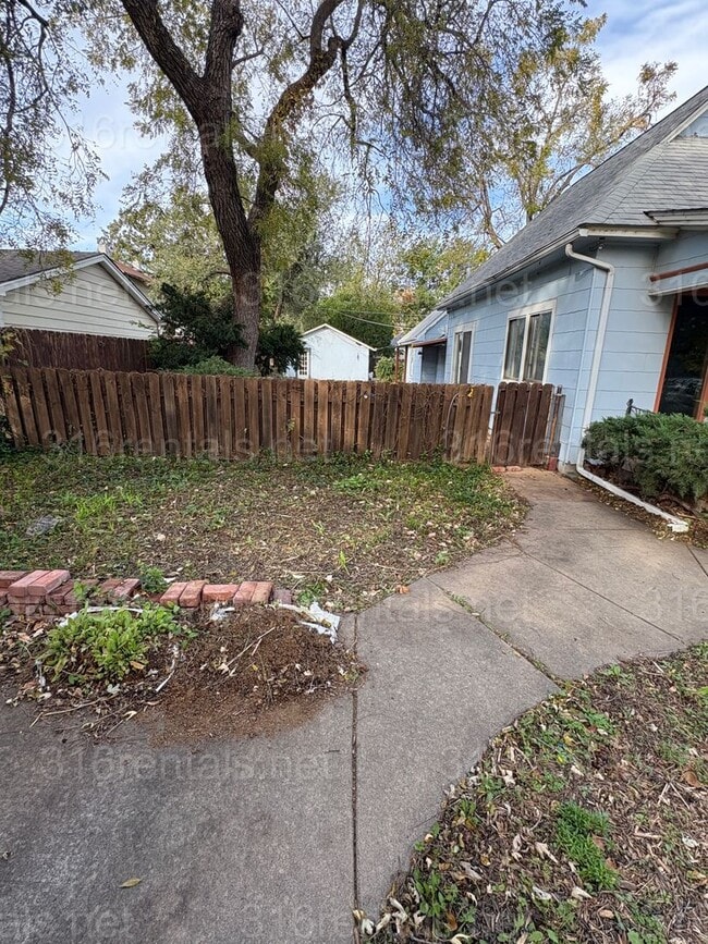 Building Photo - $1099 - 3 bed 1 bath - Single Family Home