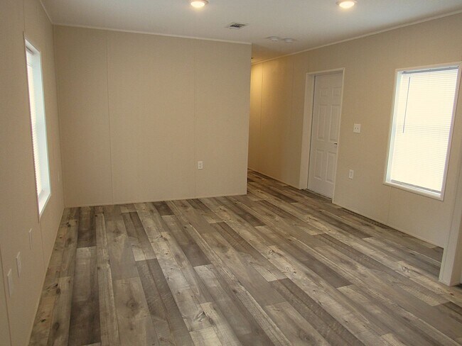 Building Photo - Conveniently Located Northeast Houston Are...