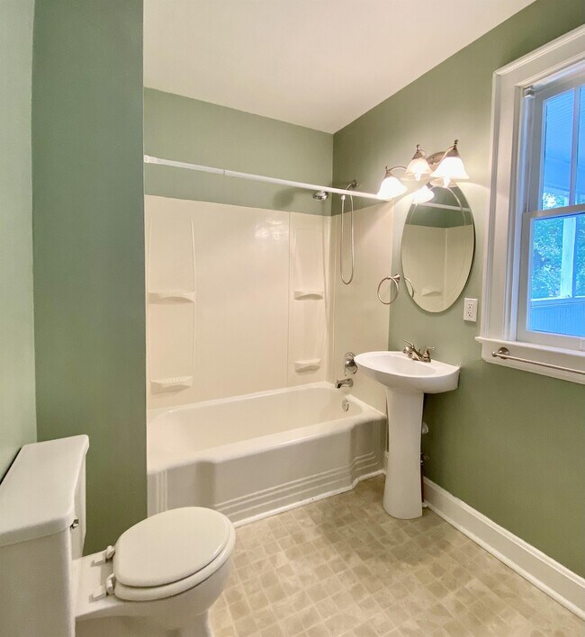 Building Photo - 1105 Virginia Ave