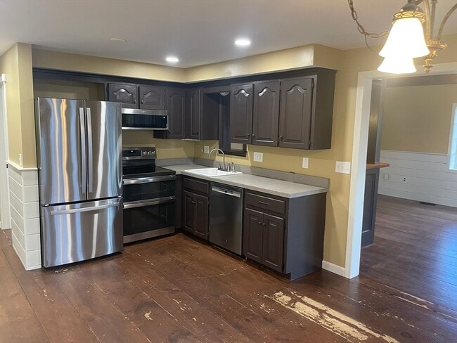 Building Photo - 6 St John Ln