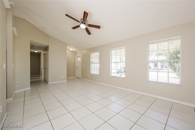 Building Photo - 1428 SW 11th Ave