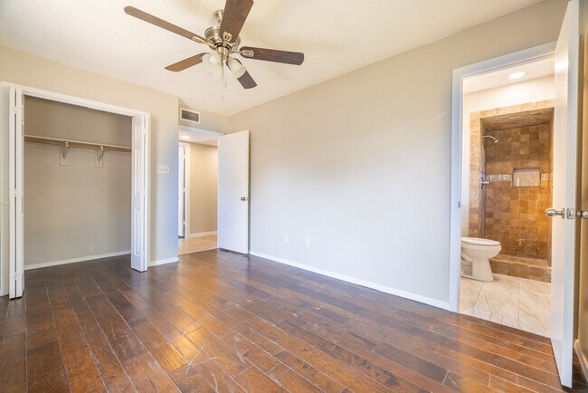 Building Photo - 1424 W Torrey St