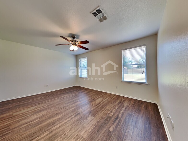 Building Photo - 223 Lake Texoma Dr