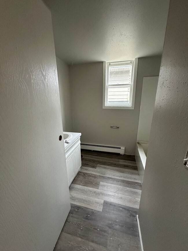 Building Photo - 2 Bedroom Duplex
