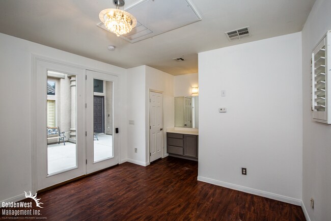 Building Photo - Spacious Home with Casita, Pool & Prime Las Vegas Location!