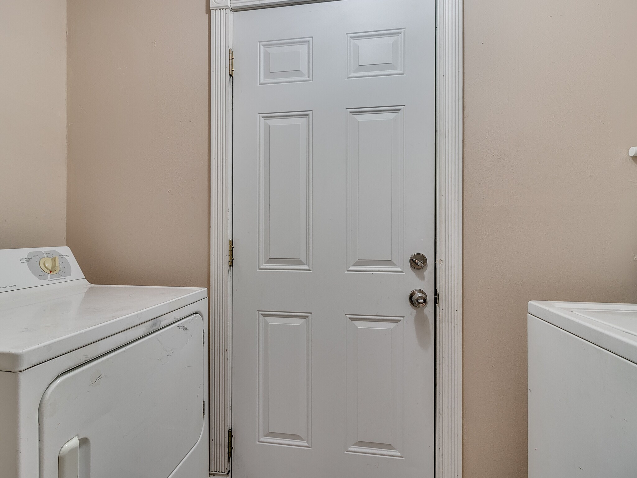 Building Photo - 1548 Bradley Pl