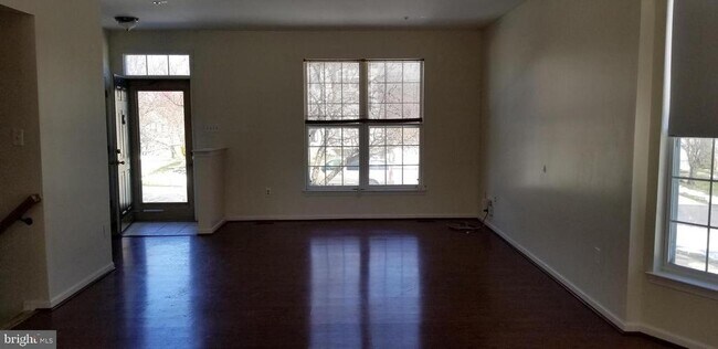 Building Photo - 836 Knob Ct