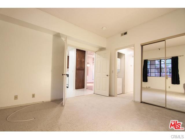 Building Photo - 941 W Carson St