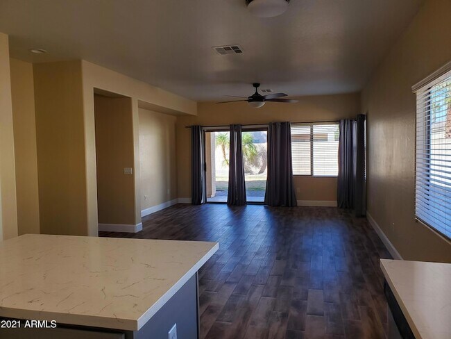 Building Photo - 2056 E Riviera Dr