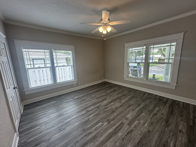 Building Photo - Beutifully Updated 2 Bedroom Home in Dixieland Community in South Lakeland