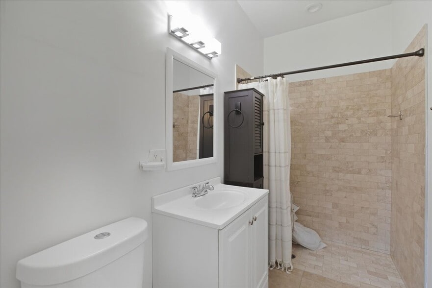 Building Photo - 1654 W Cortland St