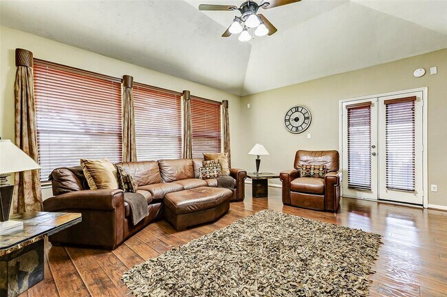Building Photo - 2208 Breezeway Bend Dr