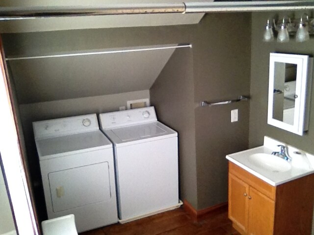 Bathroom with W/D - 923 Hillcrest E Dr