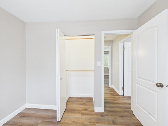 Building Photo - 4360 Mumford Dr
