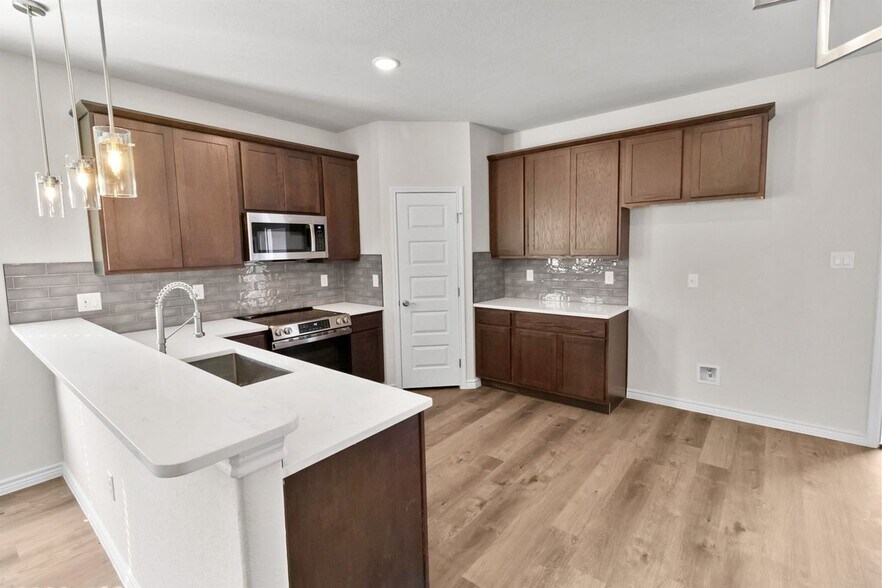 Building Photo - 804 W Huntington St