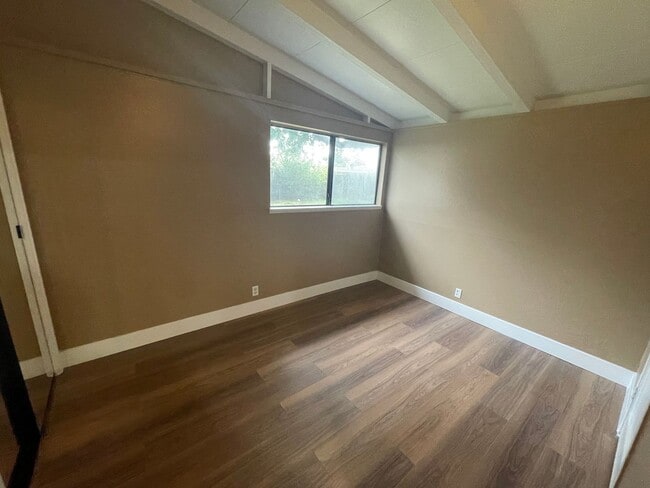 Building Photo - $3250 -- Charming, Centrally Located Singl...