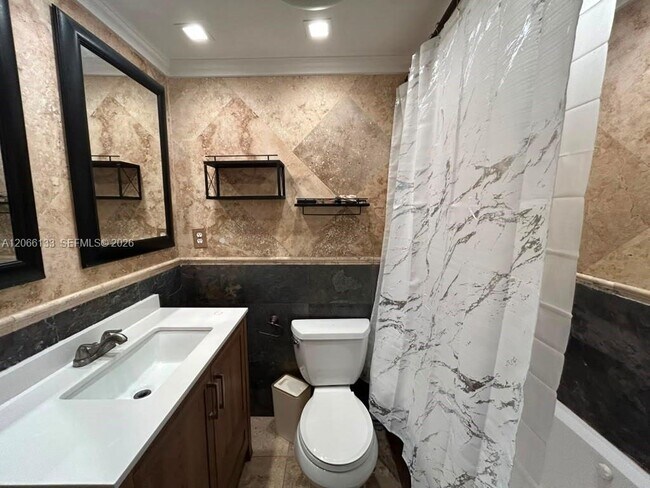 Building Photo - 7545 E Treasure Dr