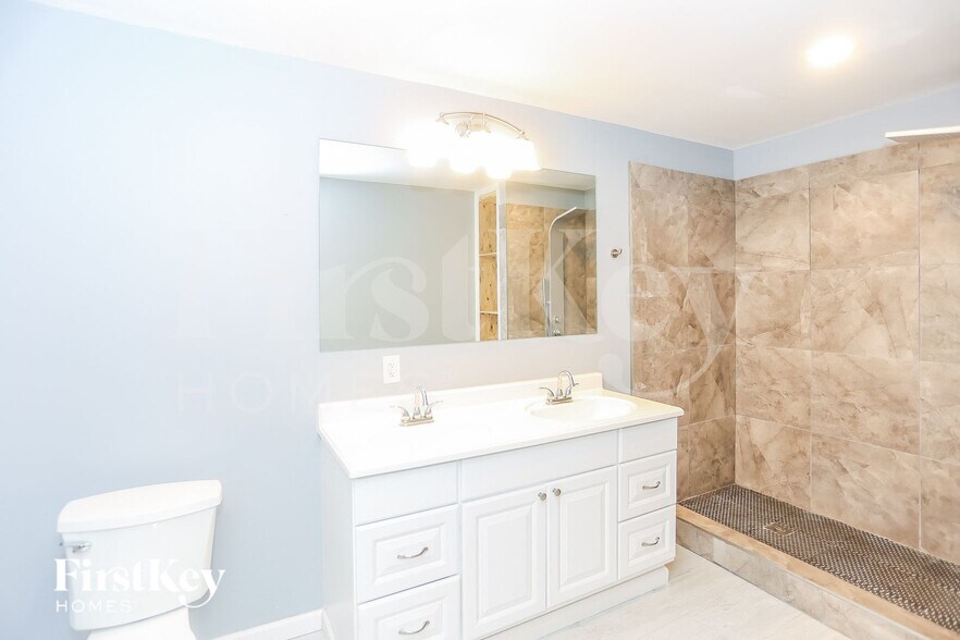 Building Photo - 1502 Kingston Dr