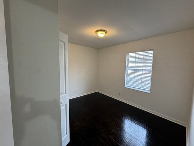 Building Photo - 3 Bedroom, 1 Bath House East Nashville!